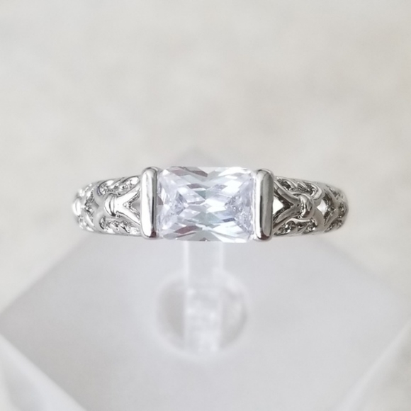 18k White Gold Horizontal Filigree Band